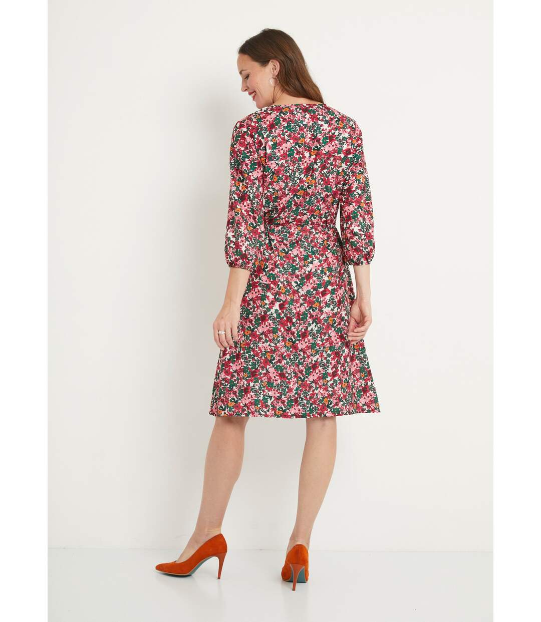 Robe courte évasée fleurie col V boutonné-2