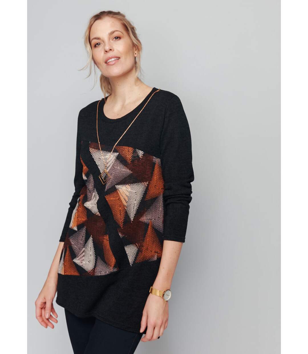 Tunique graphique avec collier fantaisie-1