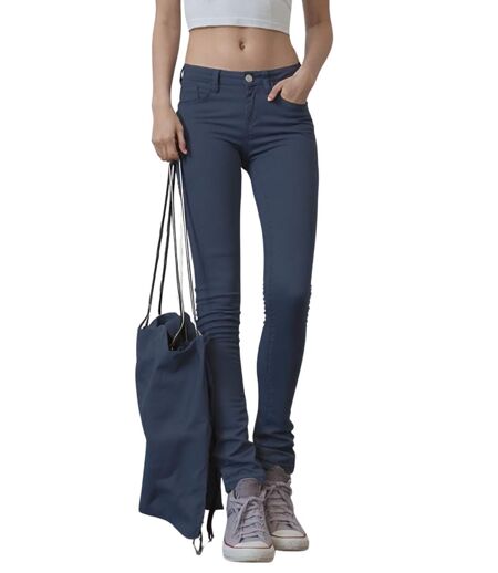 Jean skinny femme taille régulière bleue avec poches et finition soignée