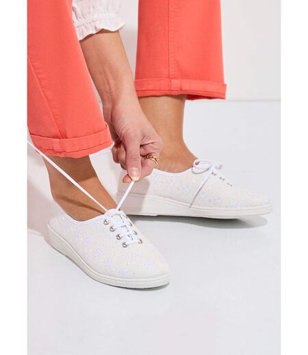 Derbies lacées compensées textile brodé