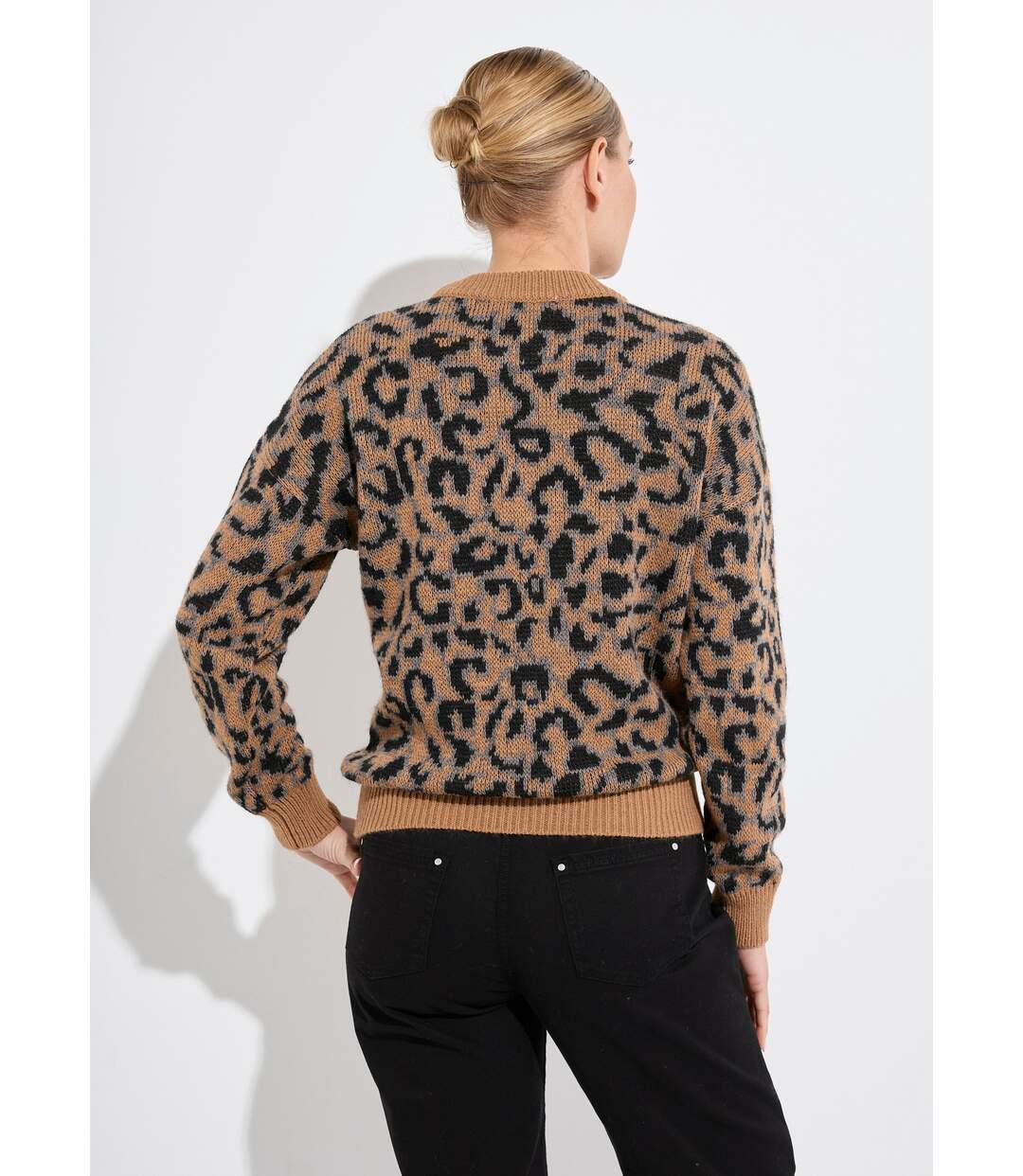 Pull motif léopard col montant manches longues-2