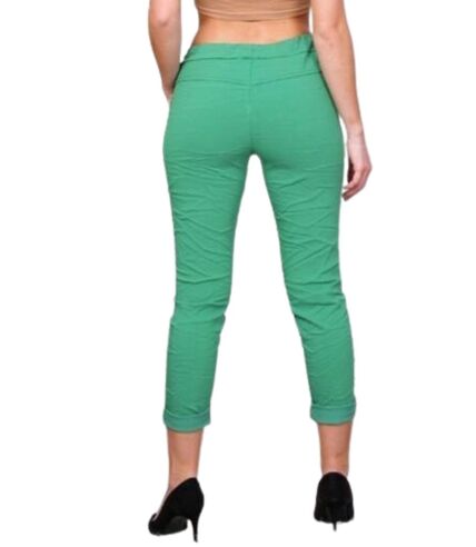 Pantalon femme très tendance - Couleur vert - Coupe slim