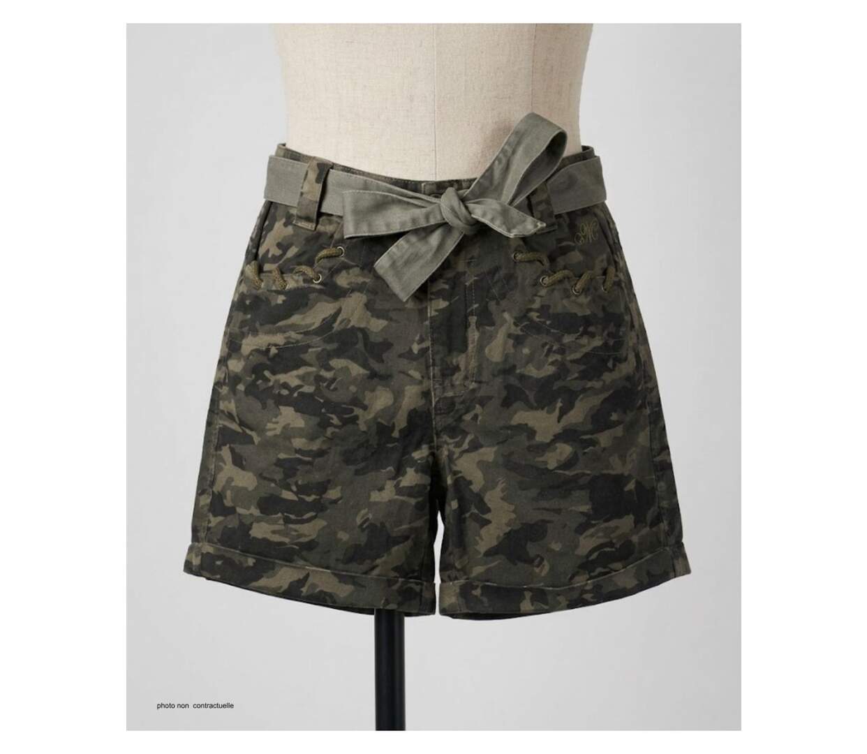 Short camouflage Femme MAYFLOWER MAXI1 : le style baroudeur chic à ceinture fantaisie-3