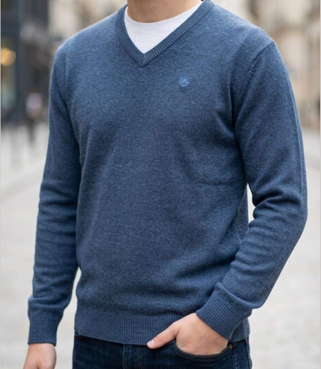 CHALLENGER PINSON1 — Pull uni col V marine : chaleur et élégance au quotidien-1