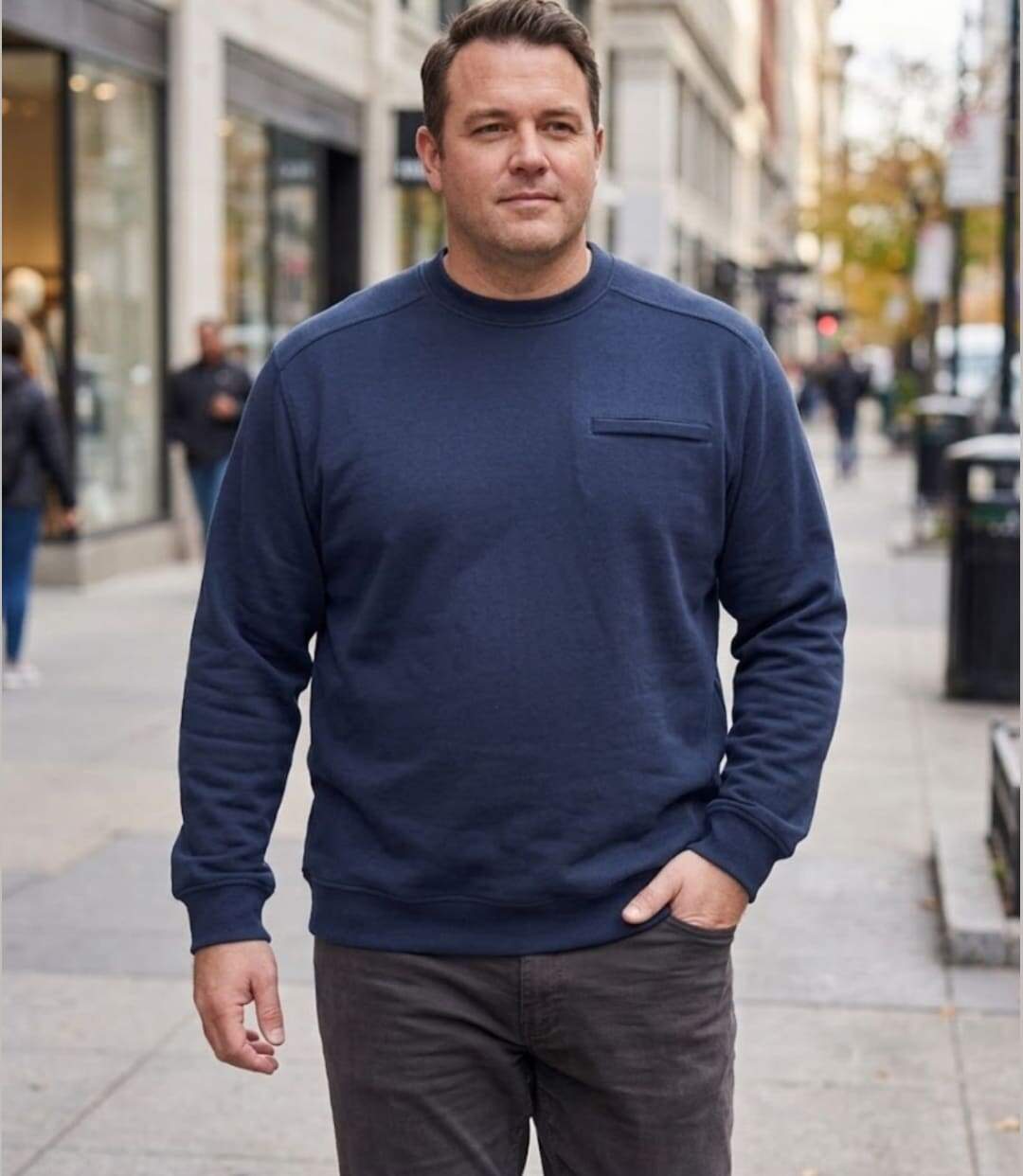 CHALLENGER BULGARE4 — Sweat col rond bleu marine : sobriété et finitions soignées-5