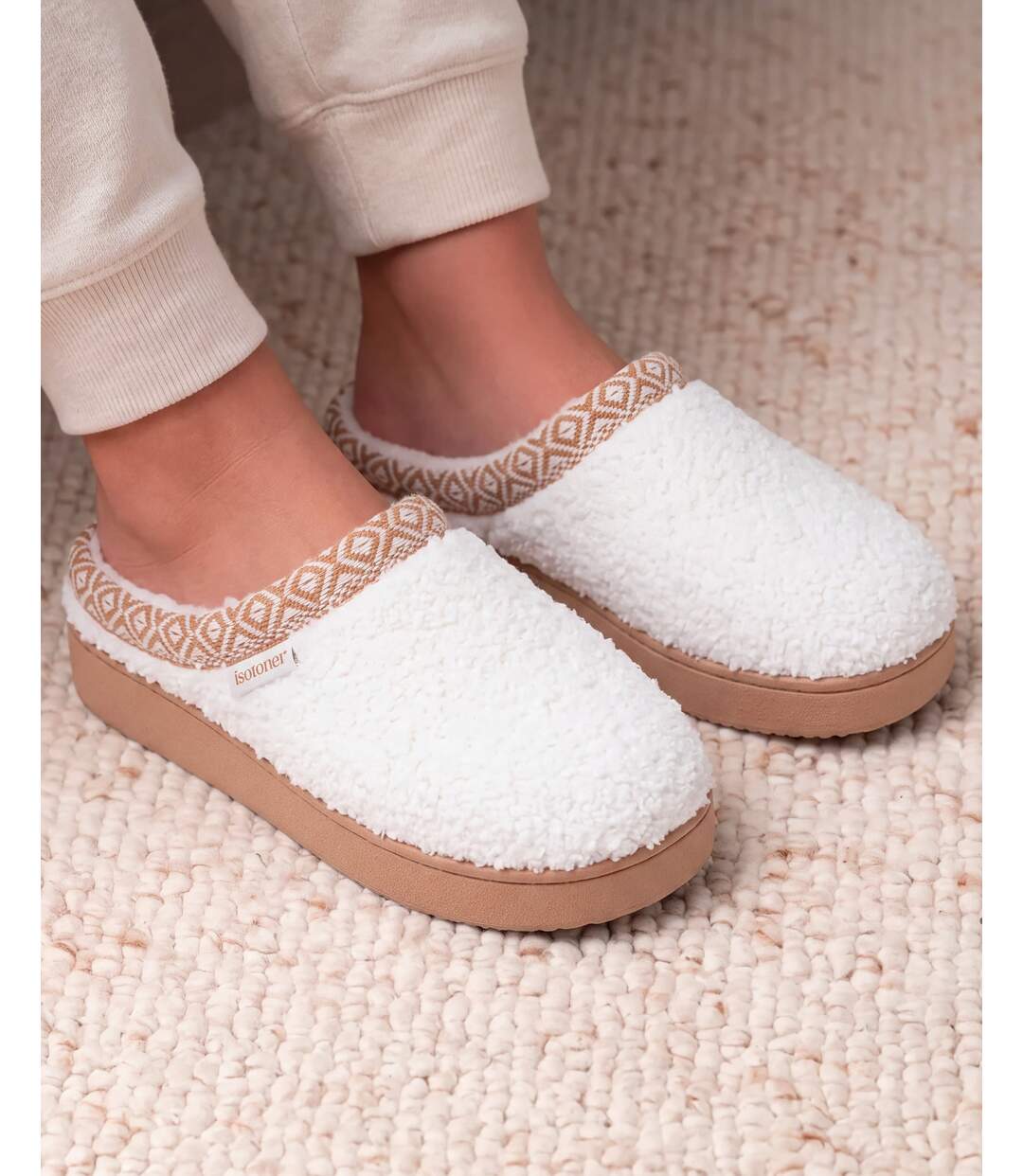 Isotoner Chaussons Mules femme suédine à semelle compensé de 3,5 cm, confort-2