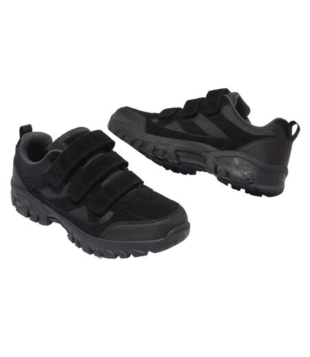Les Chaussures Scratchées Tout-Terrain