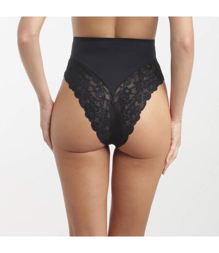 String galbant taille haute avec dentelle