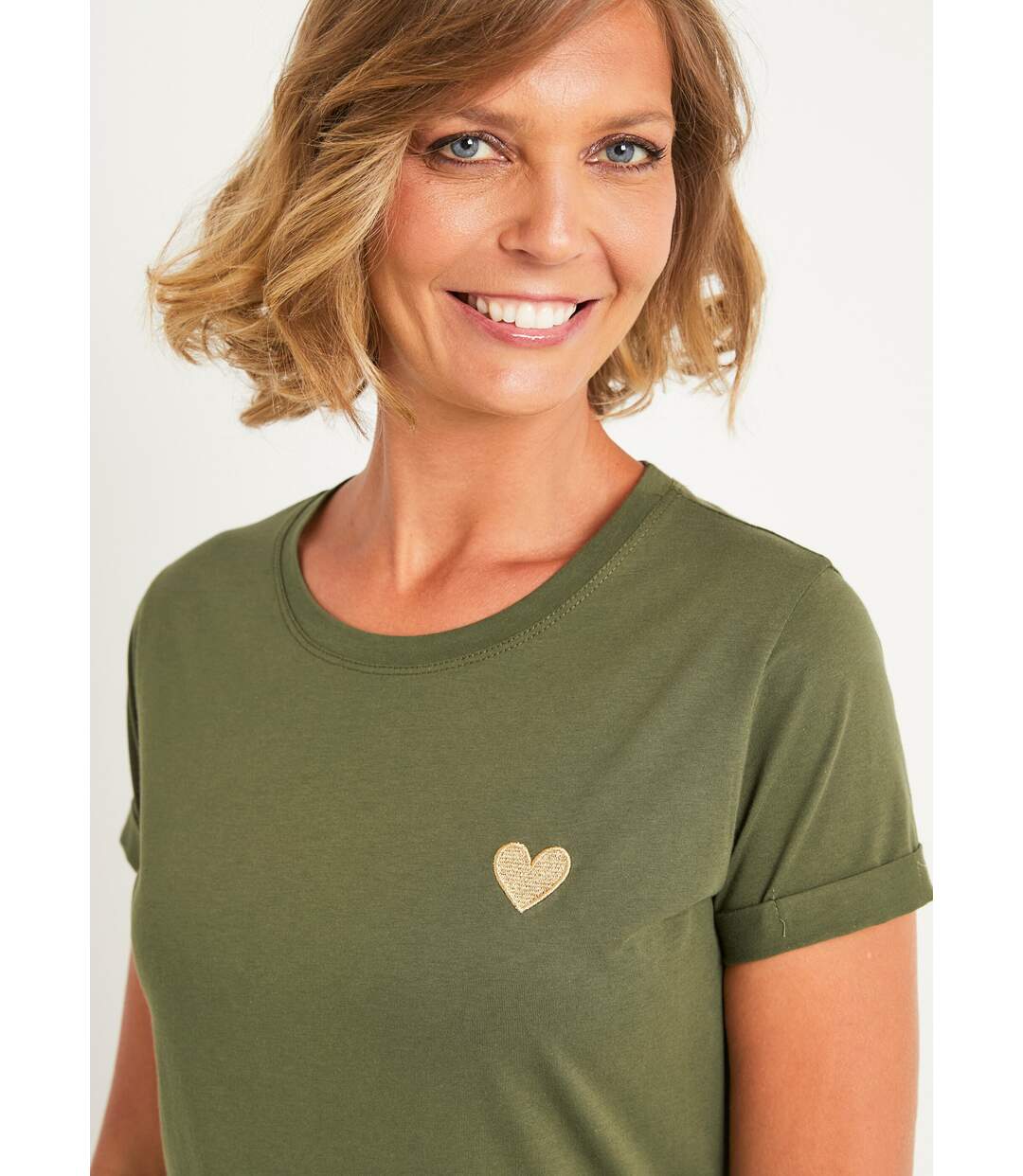 T-shirt col rond broderie coeur poitrine-4