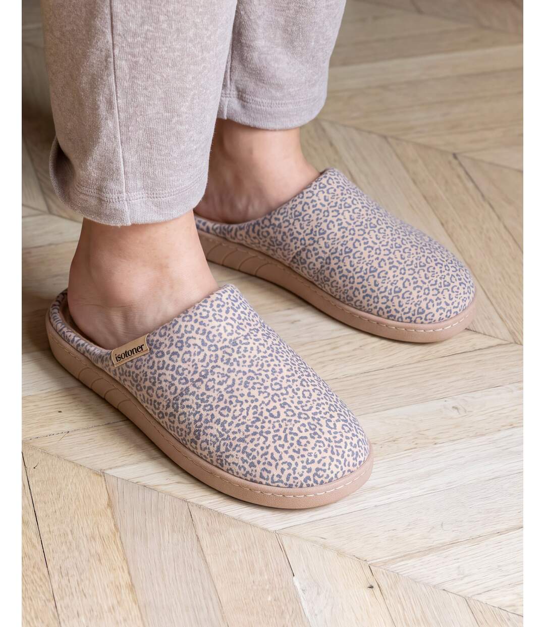 Isotoner Chaussons Mules femme velours semelle ergonomique, mousse à mémoire forme-2