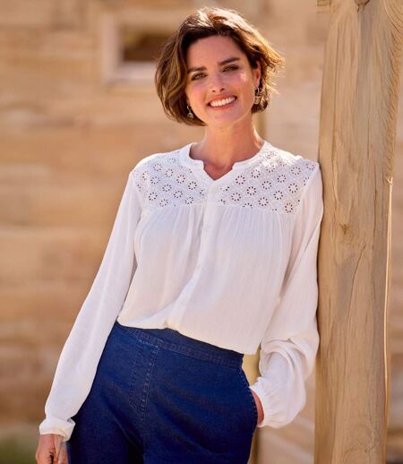 La Blouse Fluide à Broderies