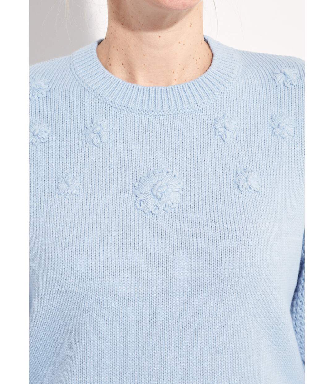 Pull doux fleurs brodées col rond-4