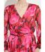 Robe cache-coeur courte voile imprimé motifs dorés-3
