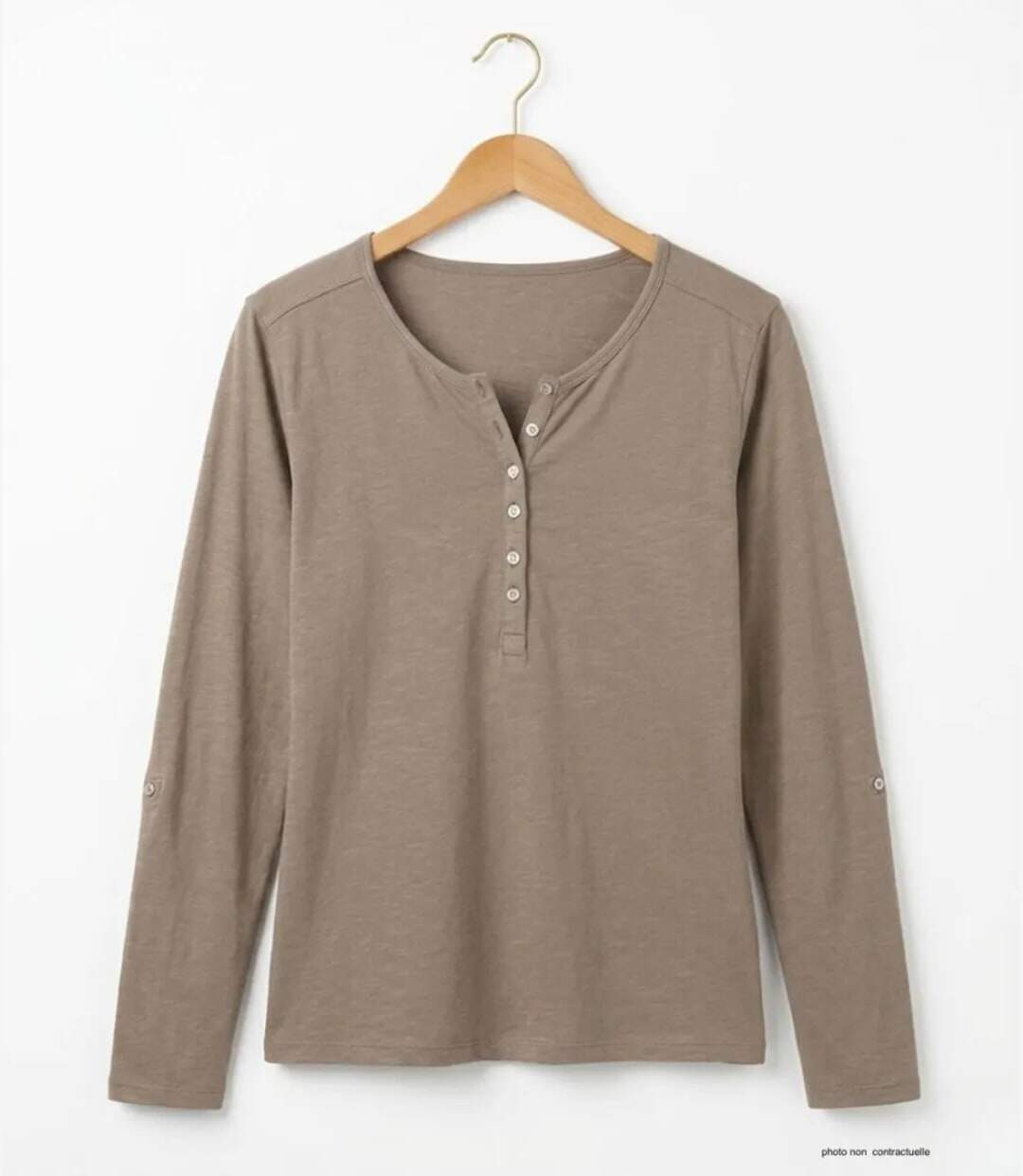 MAYFLOWER NINON3 : Tee-shirt manches longues taupe en coton flammé avec patte boutonnée-2