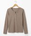MAYFLOWER NINON3 : Tee-shirt manches longues taupe en coton flammé avec patte boutonnée-2