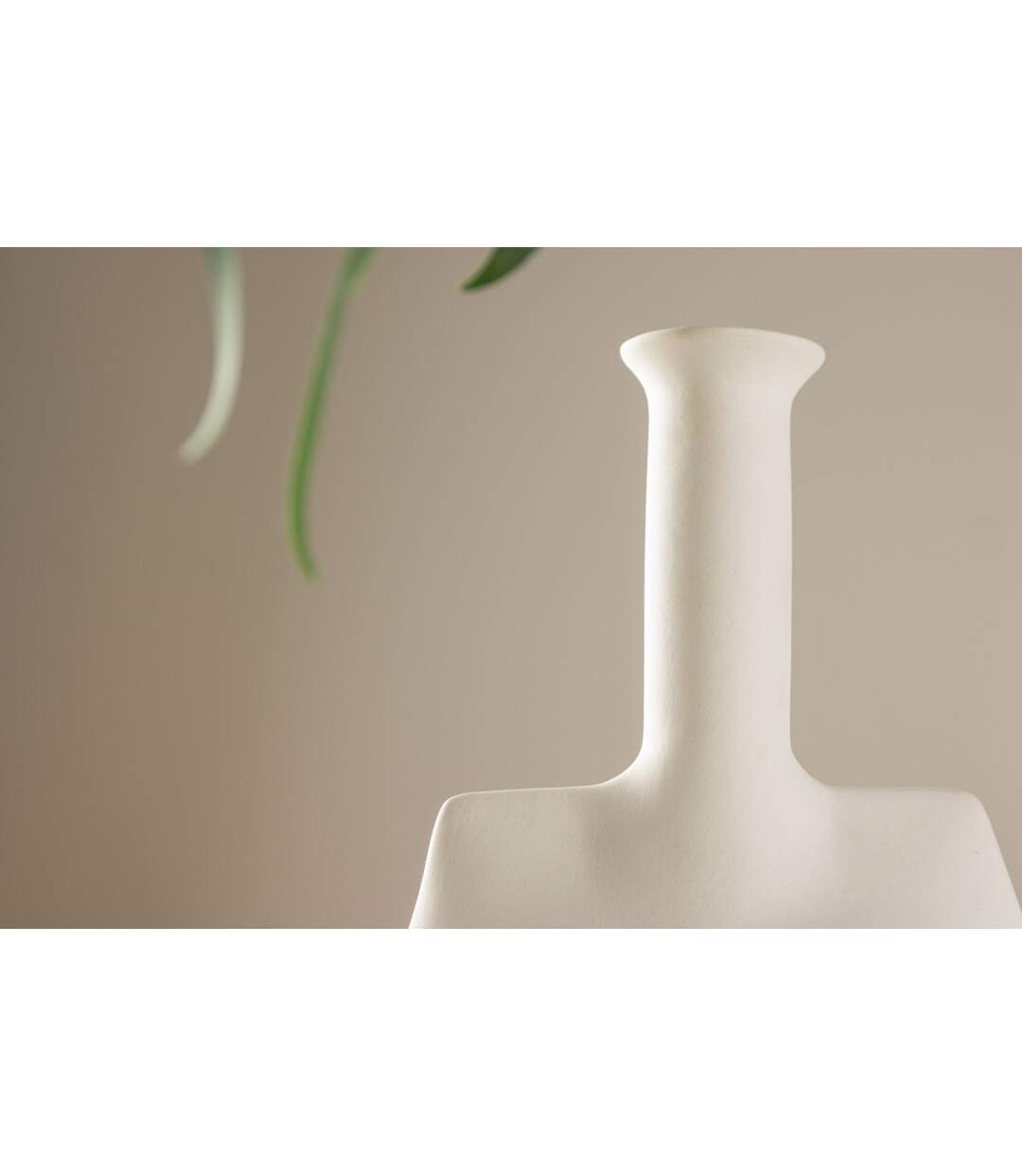 Vase Design en Céramique Madison 22cm Blanc Cassé-5