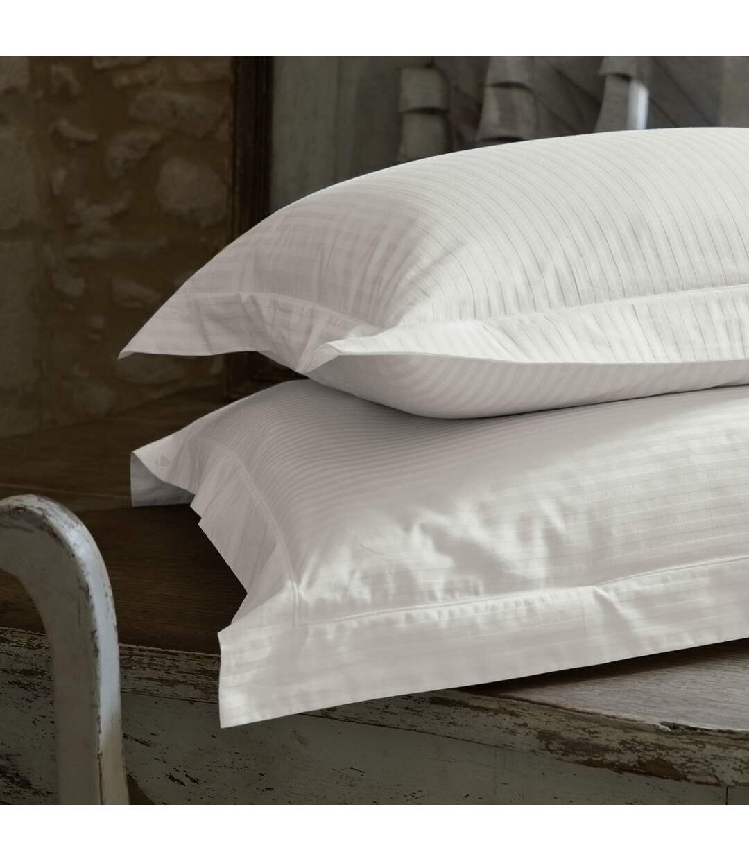 Parure de lit satin de coton CONCERTO Taie 65x65 cm A rayures-1