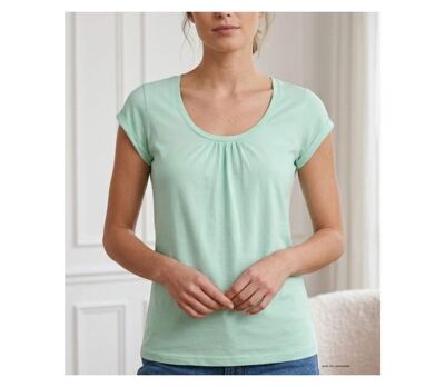 Tee-shirt Mayflower Djibouti4 en coton bio : la douceur du vert sauge et des fronces féminines