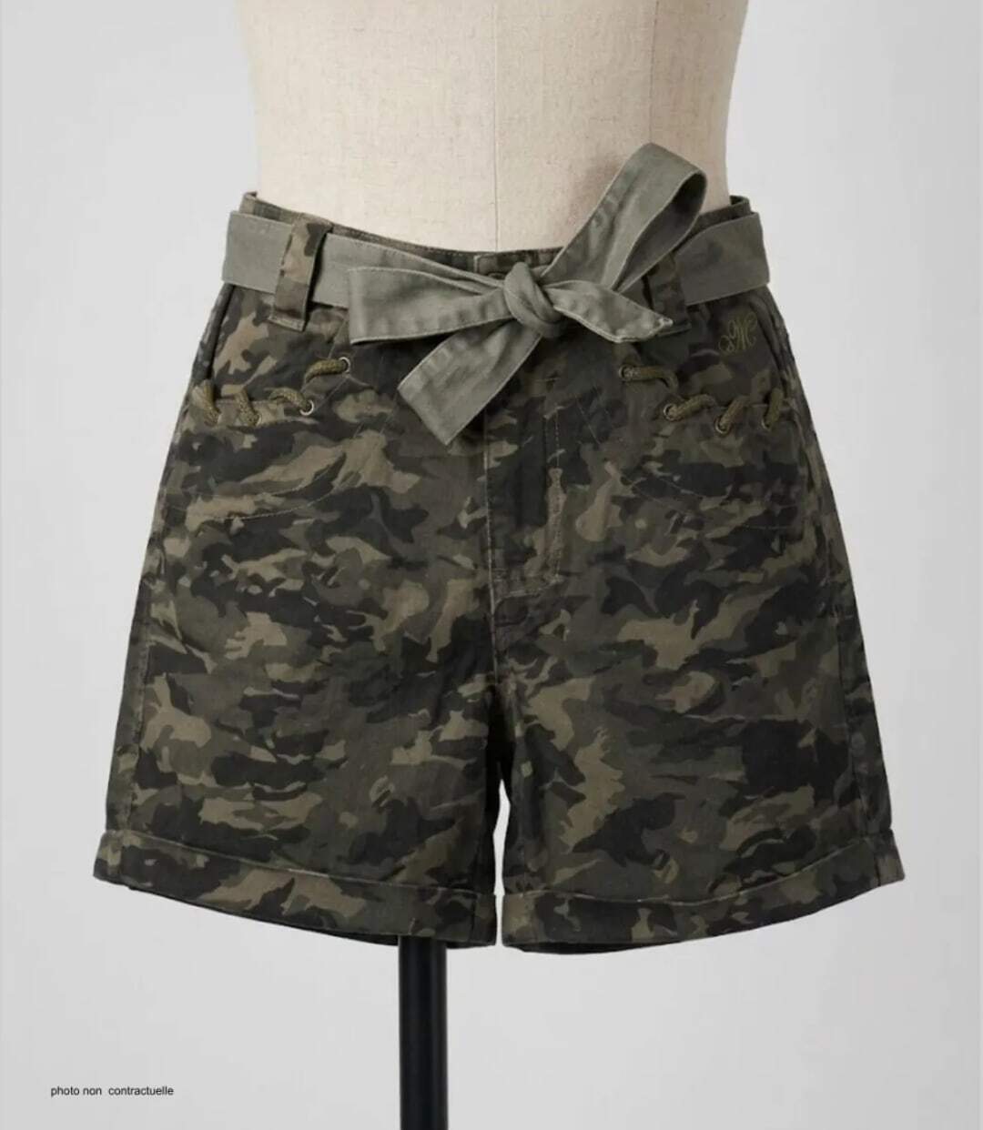 Short camouflage Femme MAYFLOWER MAXI1 : le style baroudeur chic à ceinture fantaisie-3