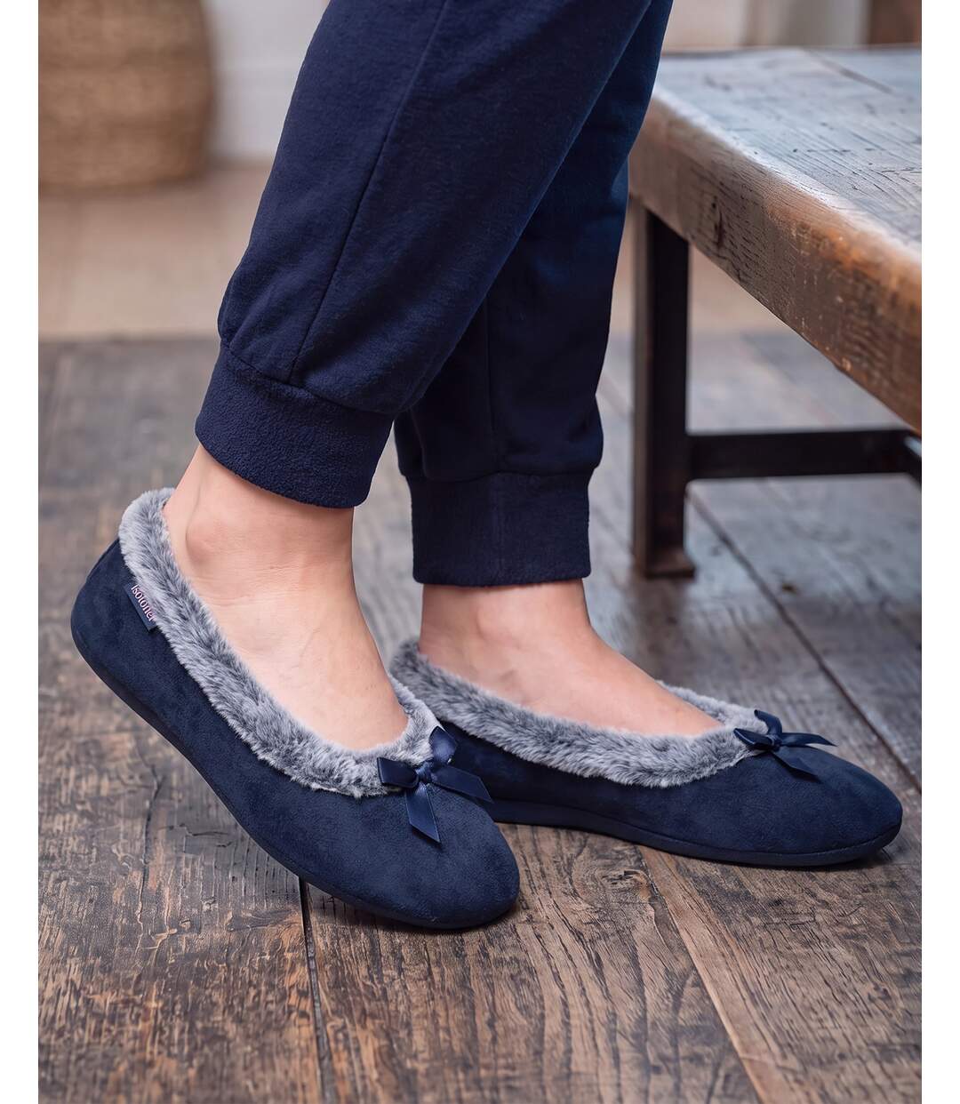 Isotoner Chaussons Ballerines femme semelle ultra-souple, confortables, semelle à mémoire de forme-2