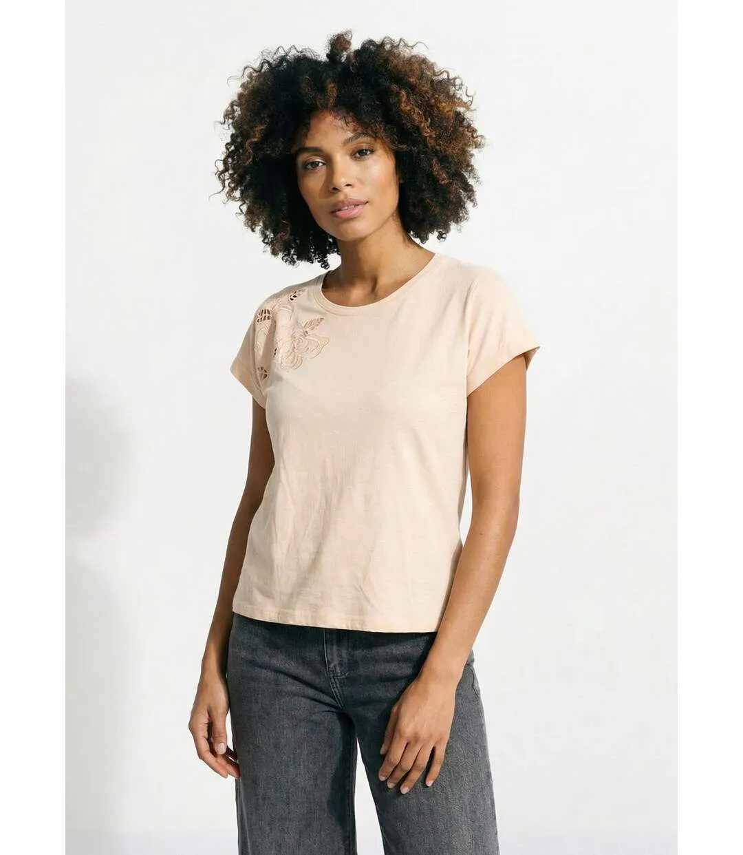 T-shirt court uni brodé ajouré manches courtes-1