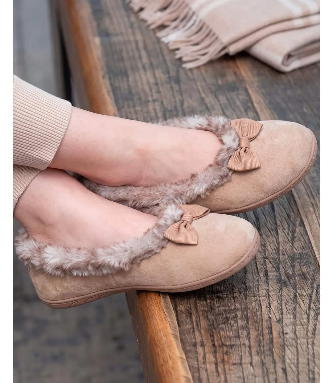 Isotoner Chaussons Ballerines femme en velours, semelle ultra confort, soutient votre voûte plantaire, mousse à mémoire de forme-2