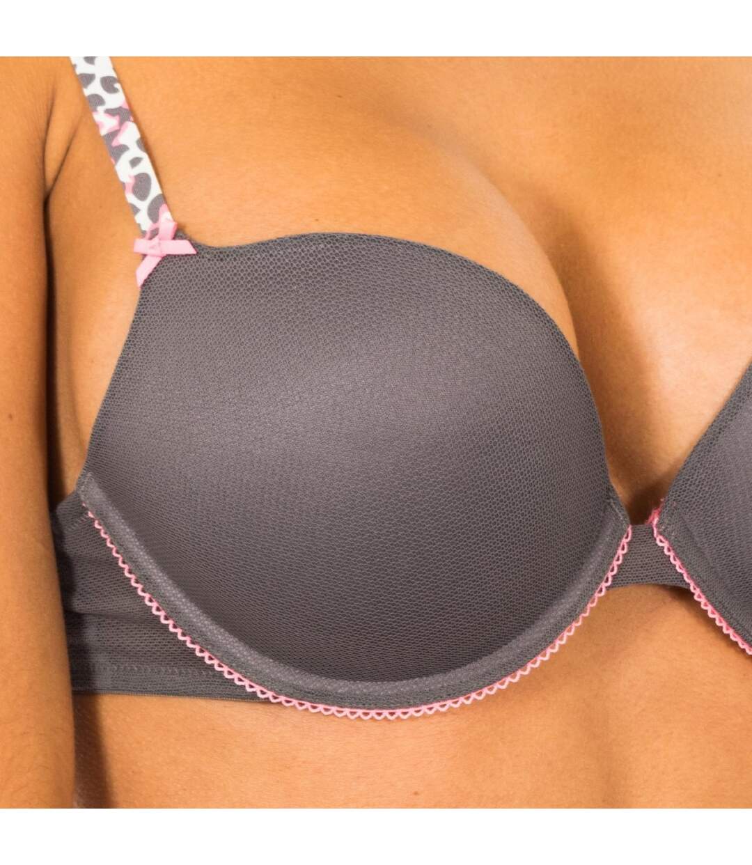 Push-Up bra with cups and underwire 1387903204 woman-2