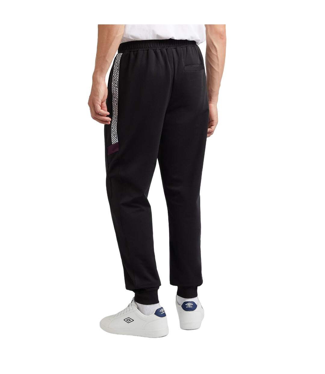 Mens sports style club tricot jogging bottoms black/potent purple Umbro-2