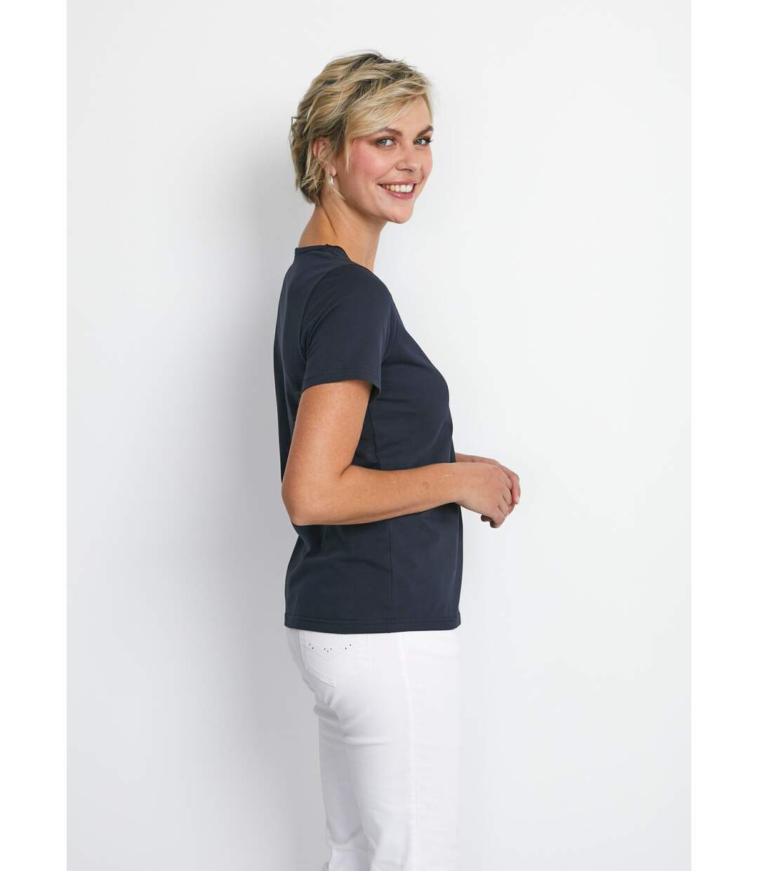T-shirt col V ajouré brodé-3