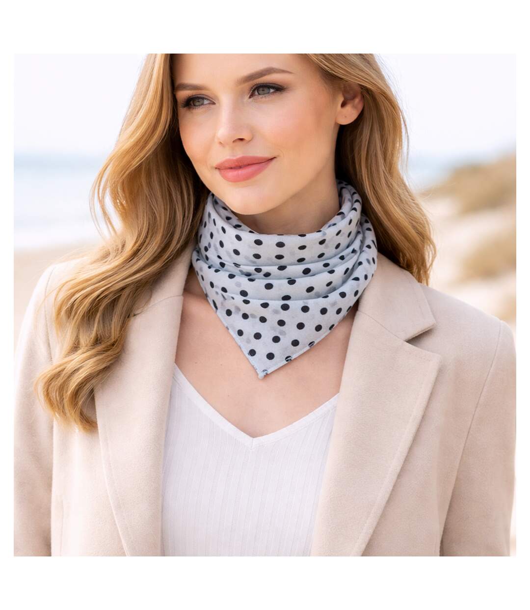 Petit Foulard parsemé de pois-1