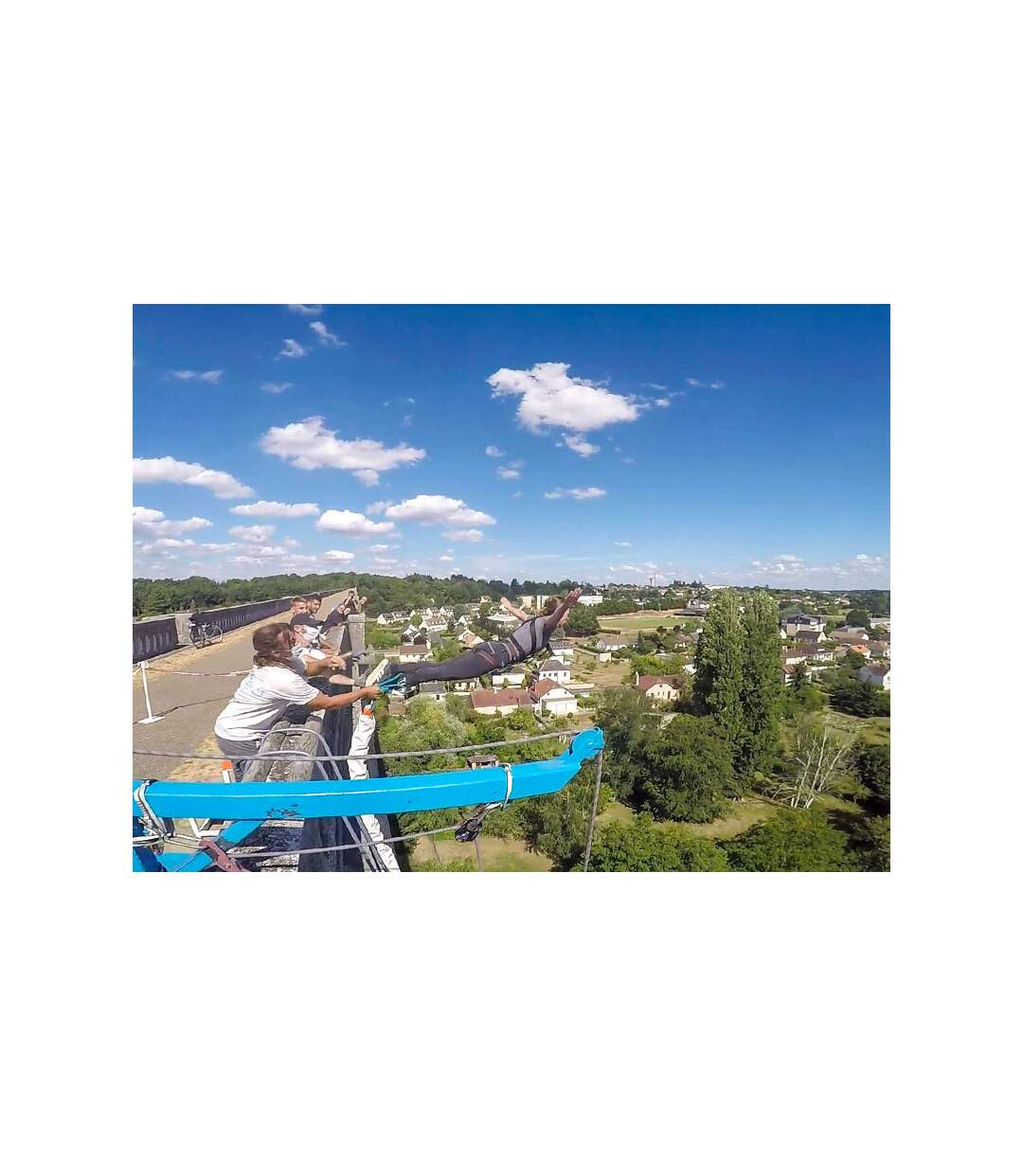 Saut à l'élastique depuis le viaduc Le Blanc près de Châteauroux pour 2 personnes - SMARTBOX - Coffret Cadeau Sport & Aventure