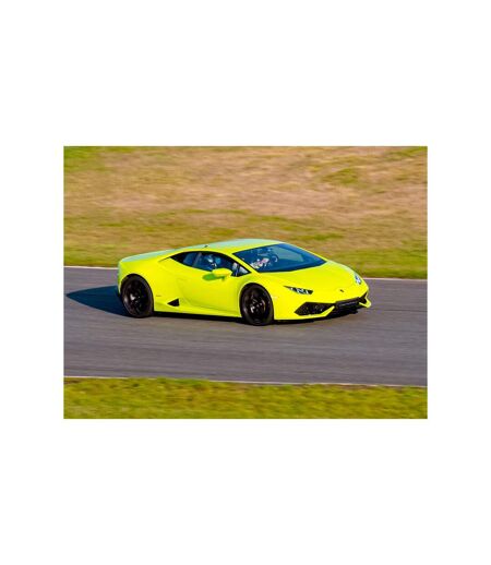 Stage de pilotage : 2 tours en Lamborghini Huracán sur circuit - SMARTBOX - Coffret Cadeau Sport & Aventure