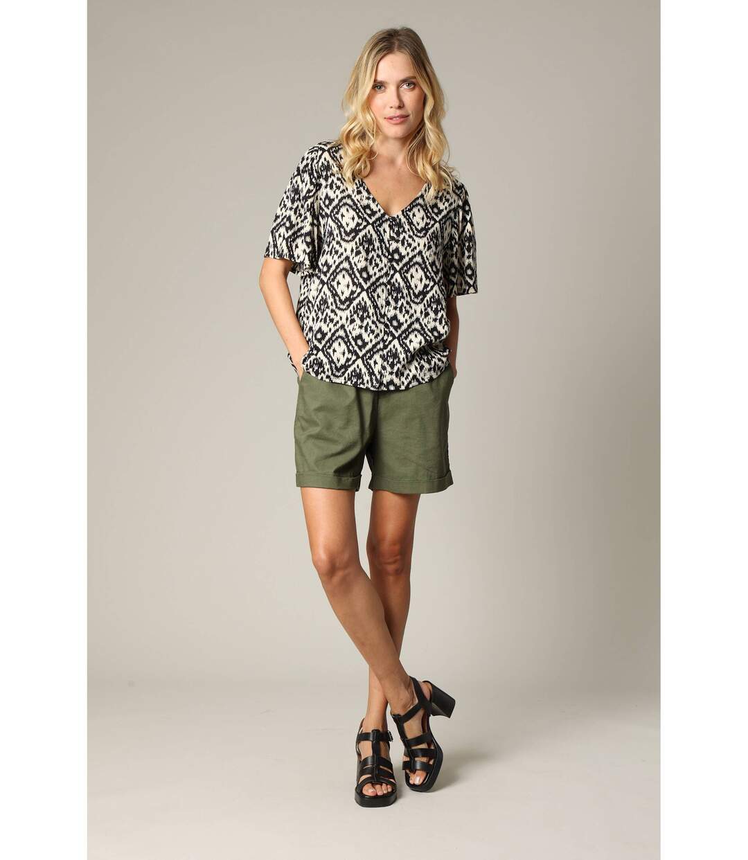 Blouse femme ample col V avec boutons et manches papillon EHOMA-2