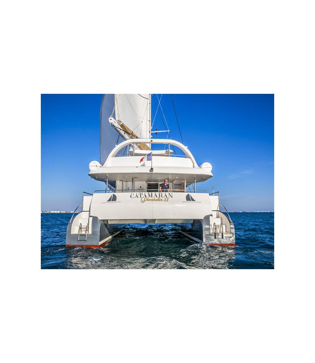 Croisière festive en catamaran pour 2 avec DJ et dîner 3 plats près de la Grande-Motte - SMARTBOX - Coffret Cadeau Sport & Aventure