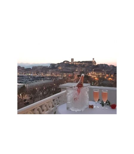 2 jours de rêve avec vue sur la mer à Cannes en hôtel 4* avec kir et champagne - SMARTBOX - Coffret Cadeau Séjour