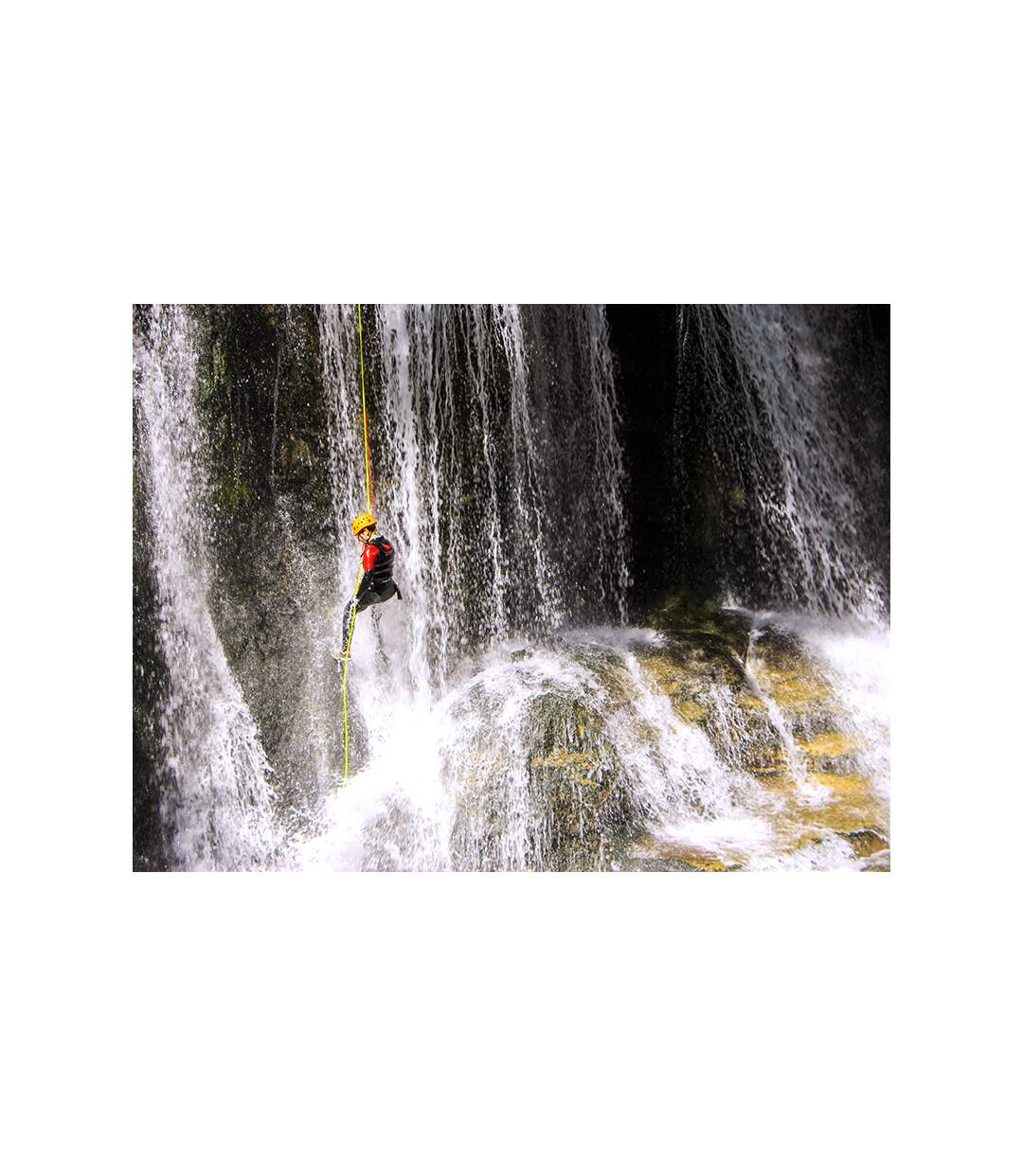 2h30 de canyoning pour 2 personnes avec photos près de Grenoble - SMARTBOX - Coffret Cadeau Sport & Aventure