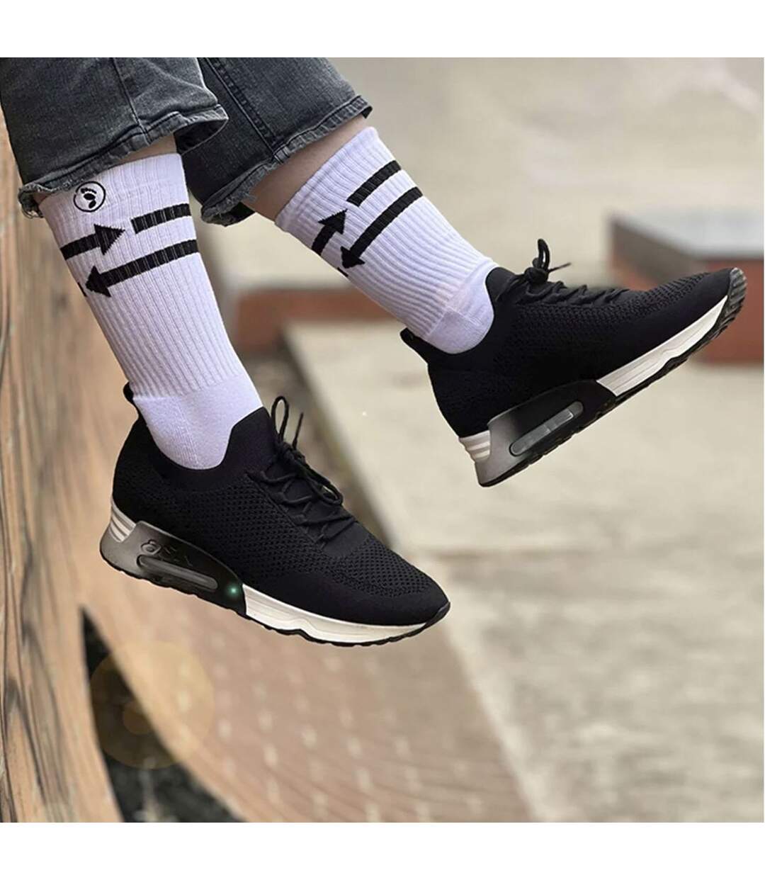 2 Pairs Mens Arrow Patterned Fashion Crew Socks-4