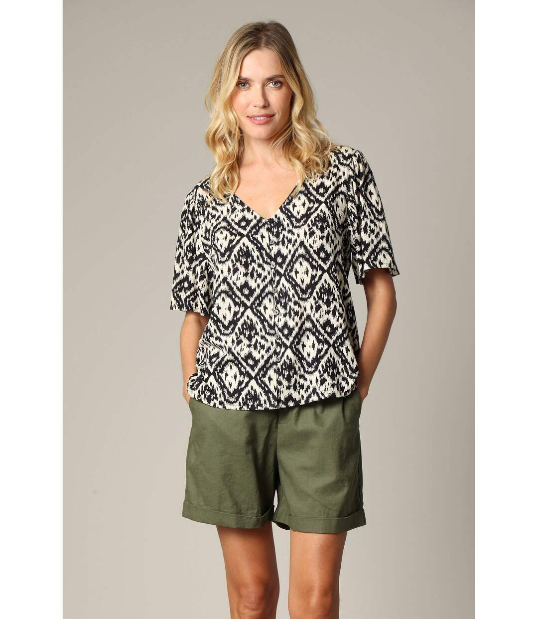 Blouse femme ample col V avec boutons et manches papillon EHOMA-1