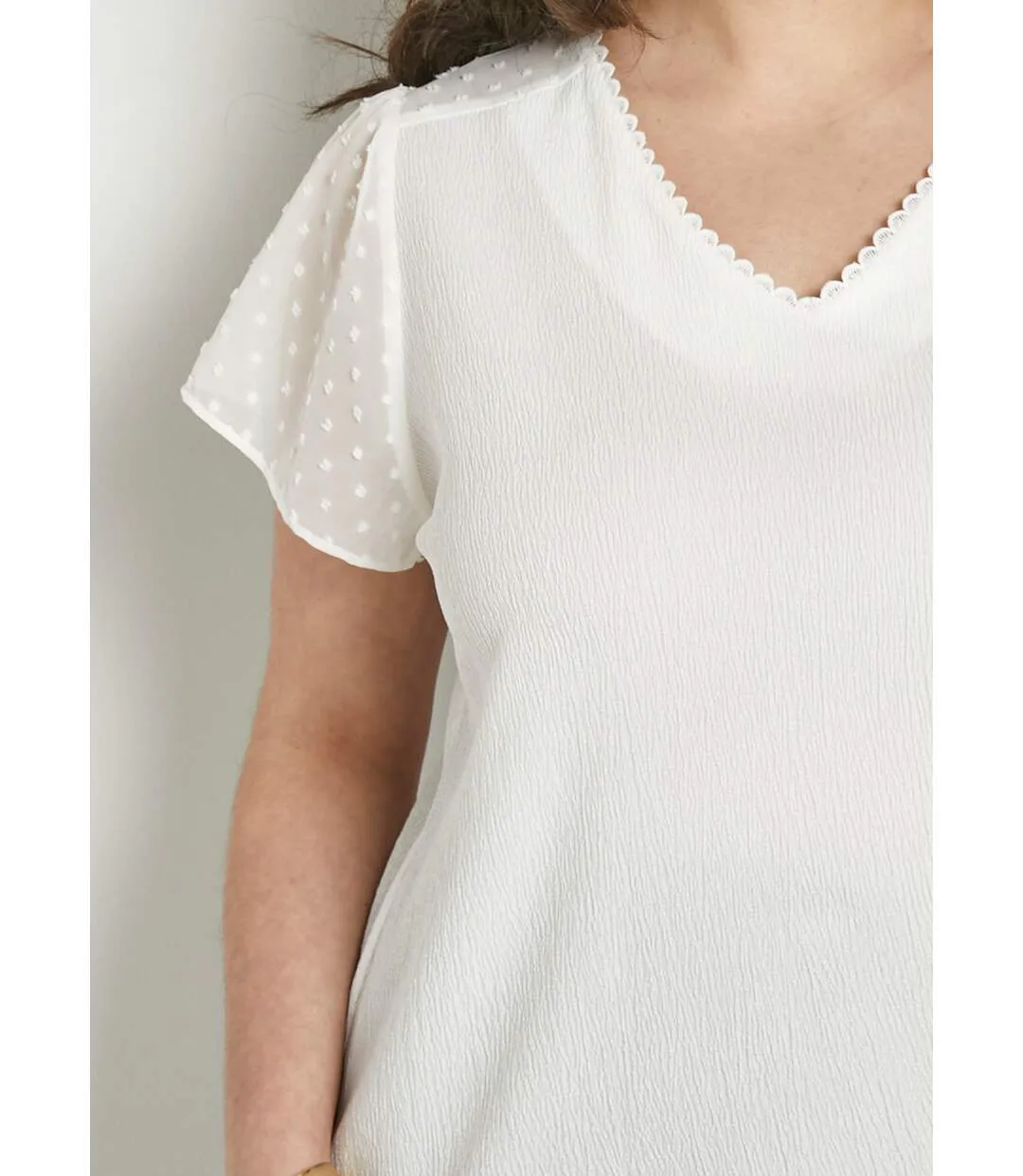 T-shirt col V plumetis manches courtes-4