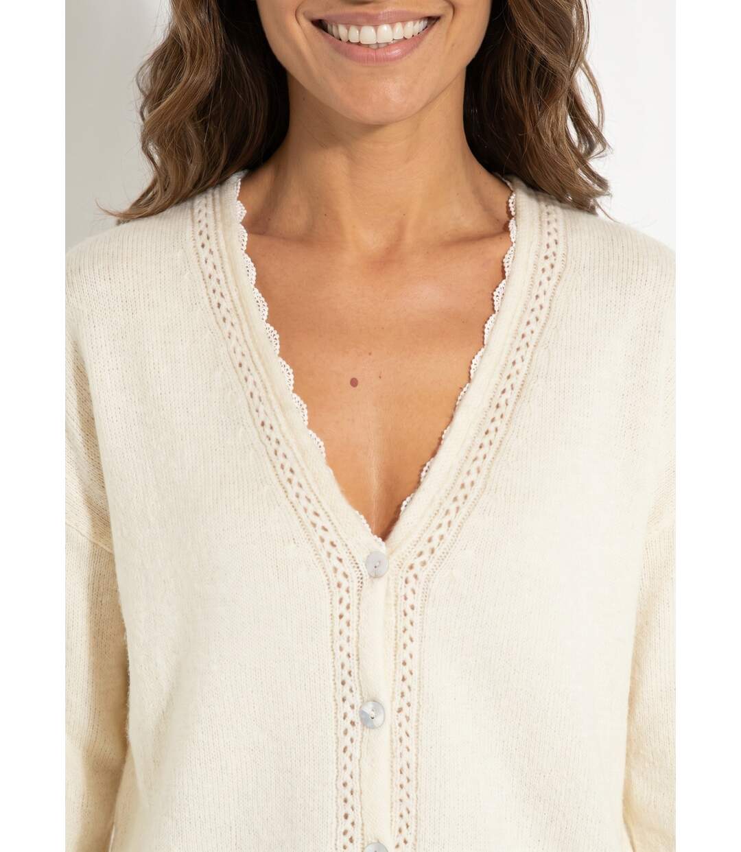 Gilet boutonné col V ajouré et macramé-4