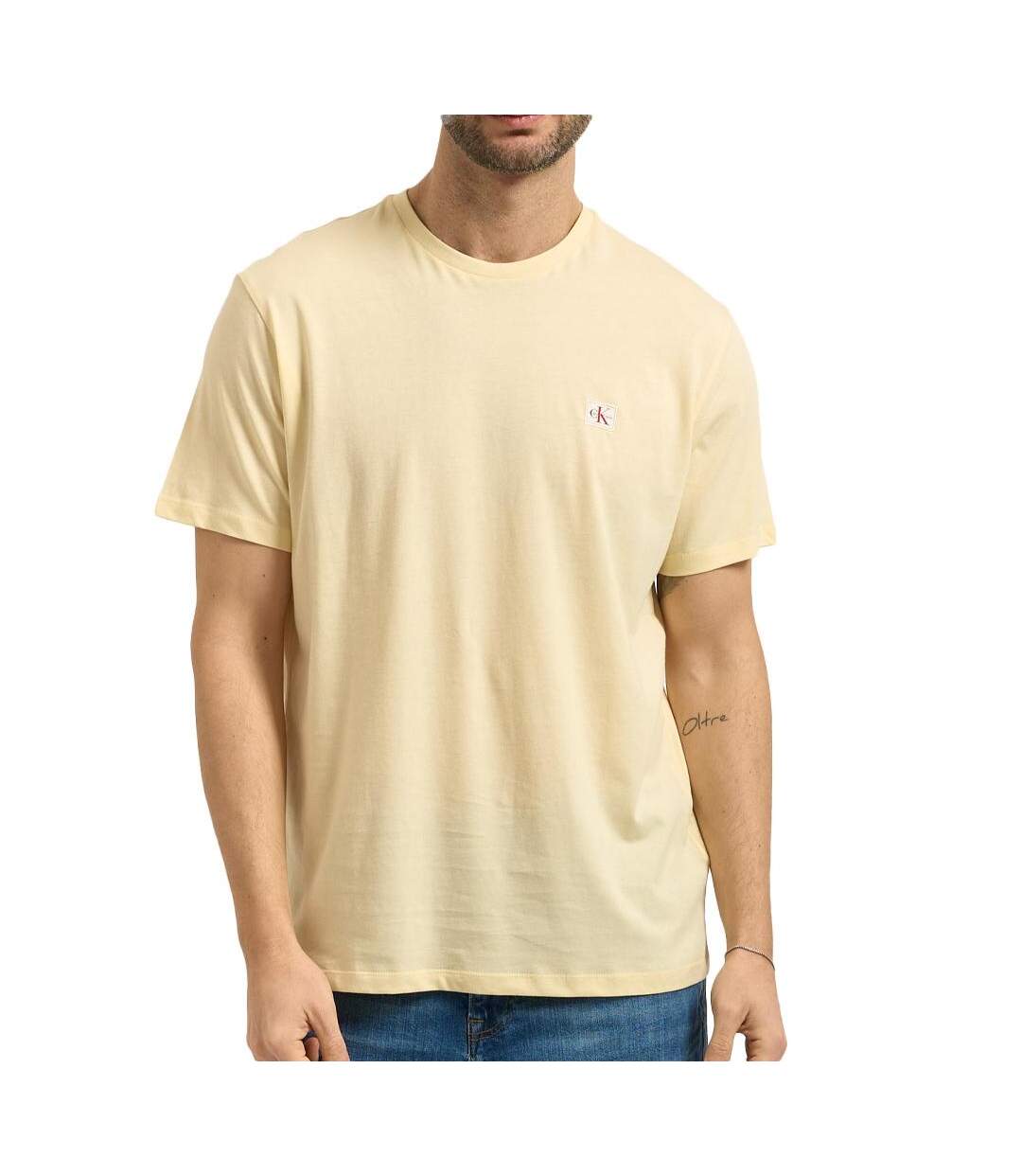 T-Shirt jaune homme calvin klein jeans badge l4g-1