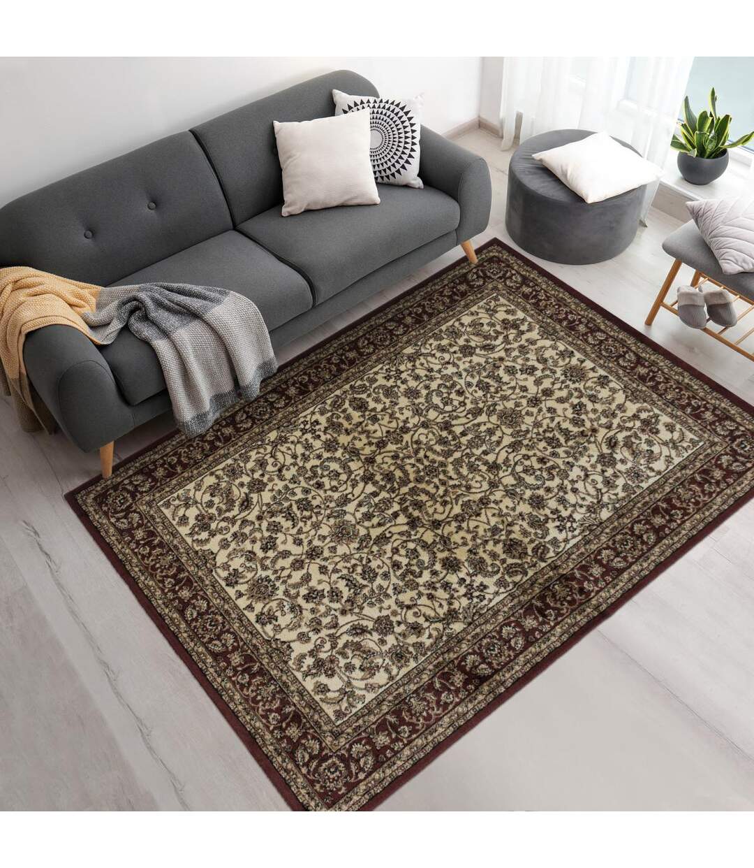 Tapis orient tissé motif classique TIBRICAL-2