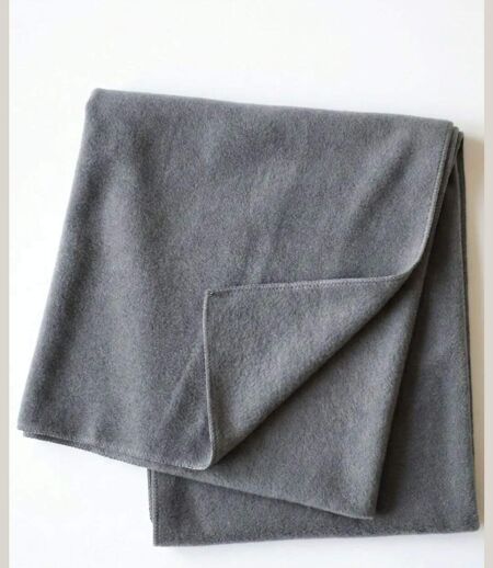 Écharpe Polaire Gris Moyen - Chaleur et Douceur Intemporelle