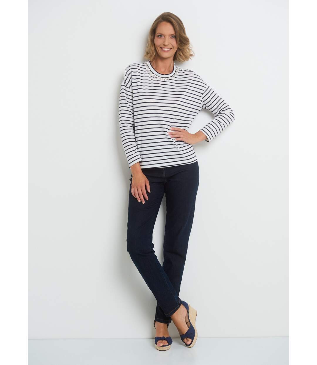 T-shirt rayures avec encolure strass-3