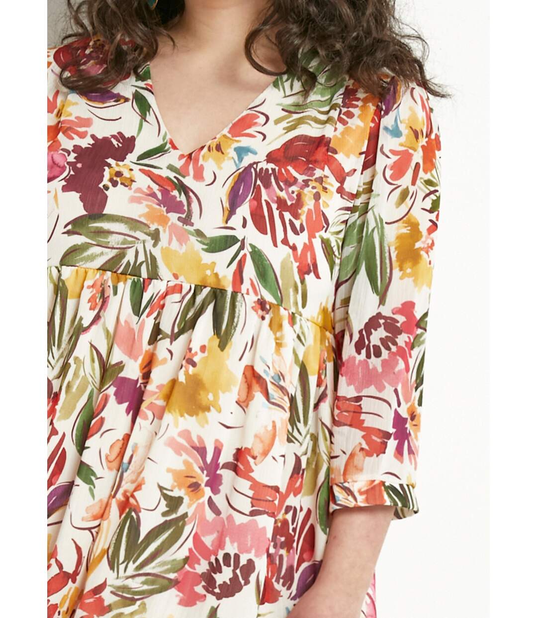 Robe courte volantée col V voile fleuri-3