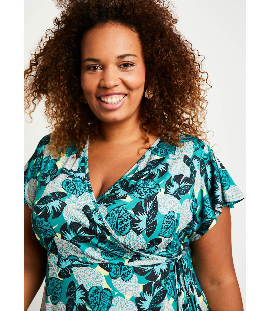 Robe courte cache-coeur motif végétal-3