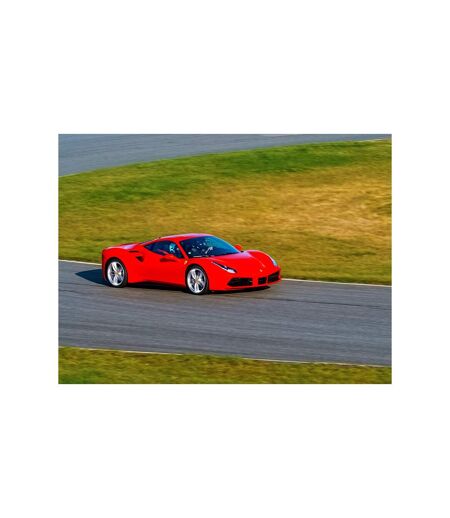 Stage de pilotage : 3 tours sur le circuit de Pont-l'Évêque en Ferrari 488 - SMARTBOX - Coffret Cadeau Sport & Aventure