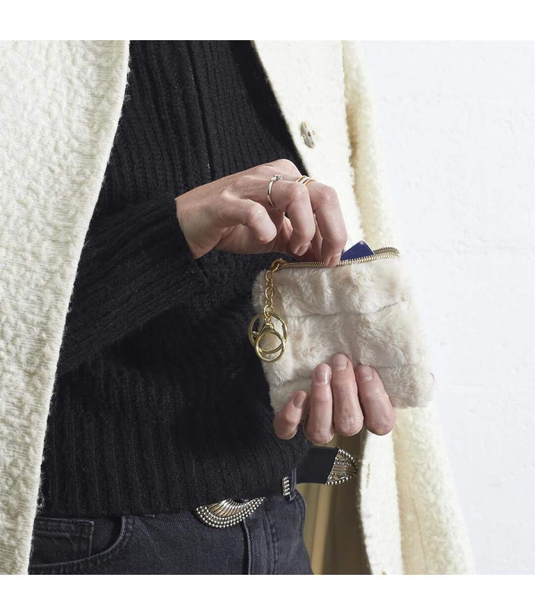 Porte Monnaie en Fausse Fourrure Fluffy 10cm Crème-4