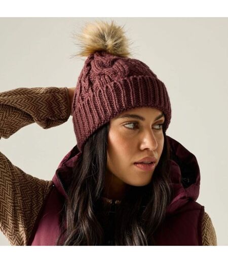 Bonnet À Maille Torsadée, Revers Et Pompon Duveteux Lovella Femme Pourpre Regatta