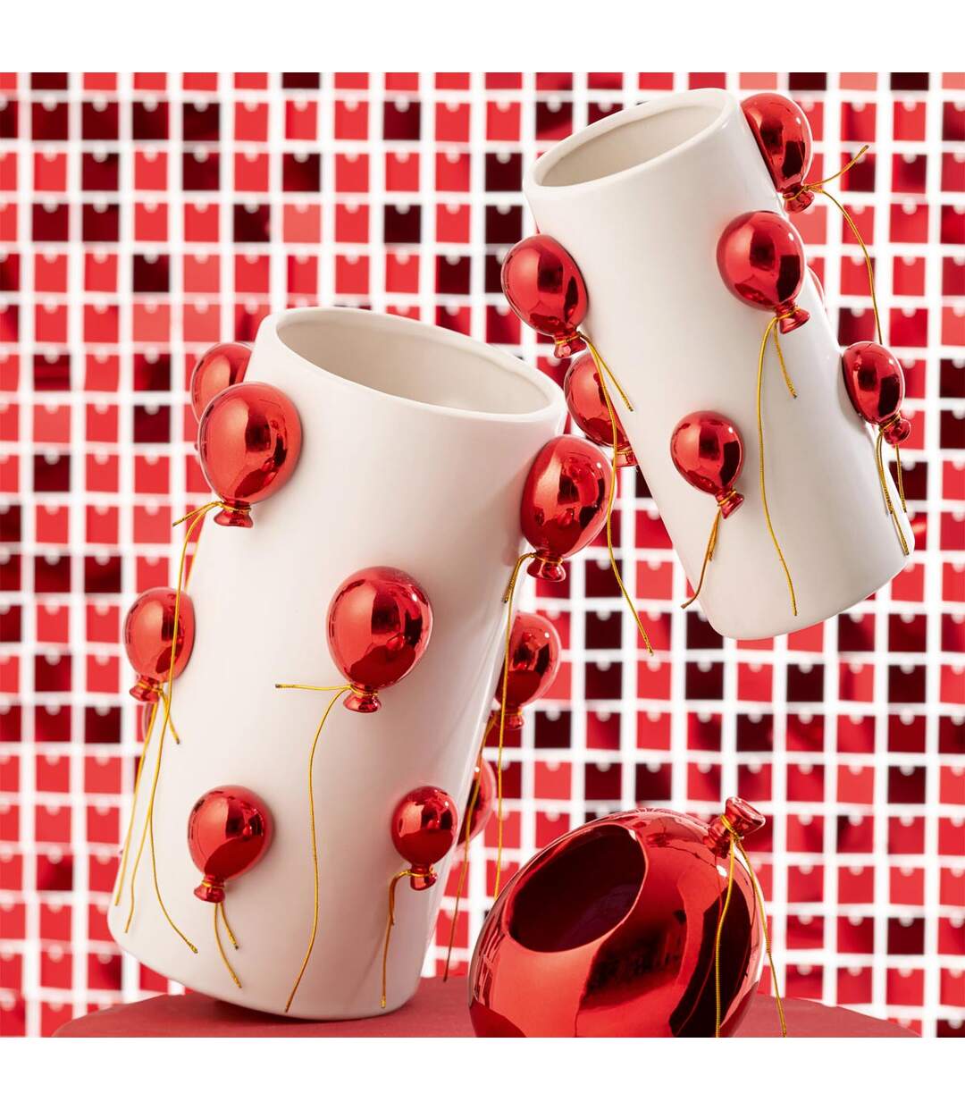Vase Déco en Céramique Ballon 30cm Blanc & Rouge-3